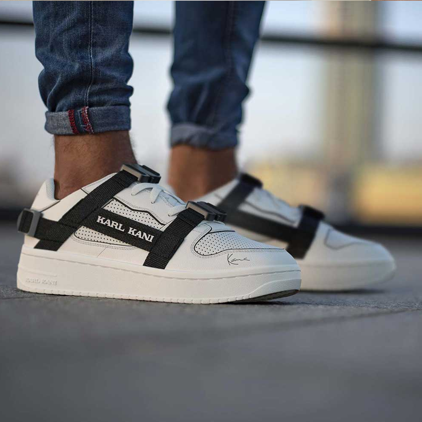 Lifestyle Scene – Basic – Simple Product-in-Scene Image